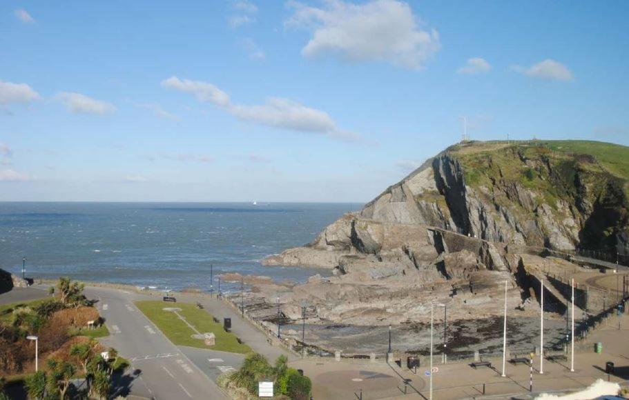 2 The View Apartments Ilfracombe - Seafront, Parking, Lift, Ev Buitenkant foto