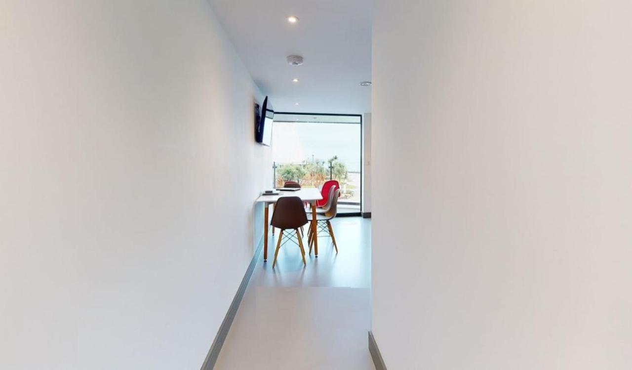 2 The View Apartments Ilfracombe - Seafront, Parking, Lift, Ev Buitenkant foto