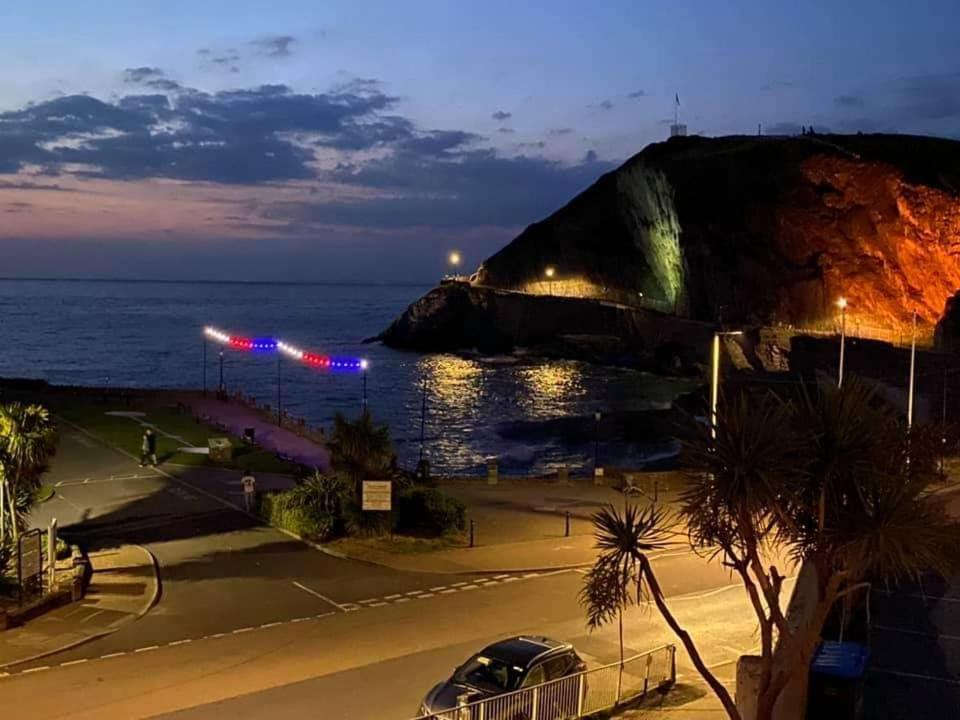 2 The View Apartments Ilfracombe - Seafront, Parking, Lift, Ev Buitenkant foto