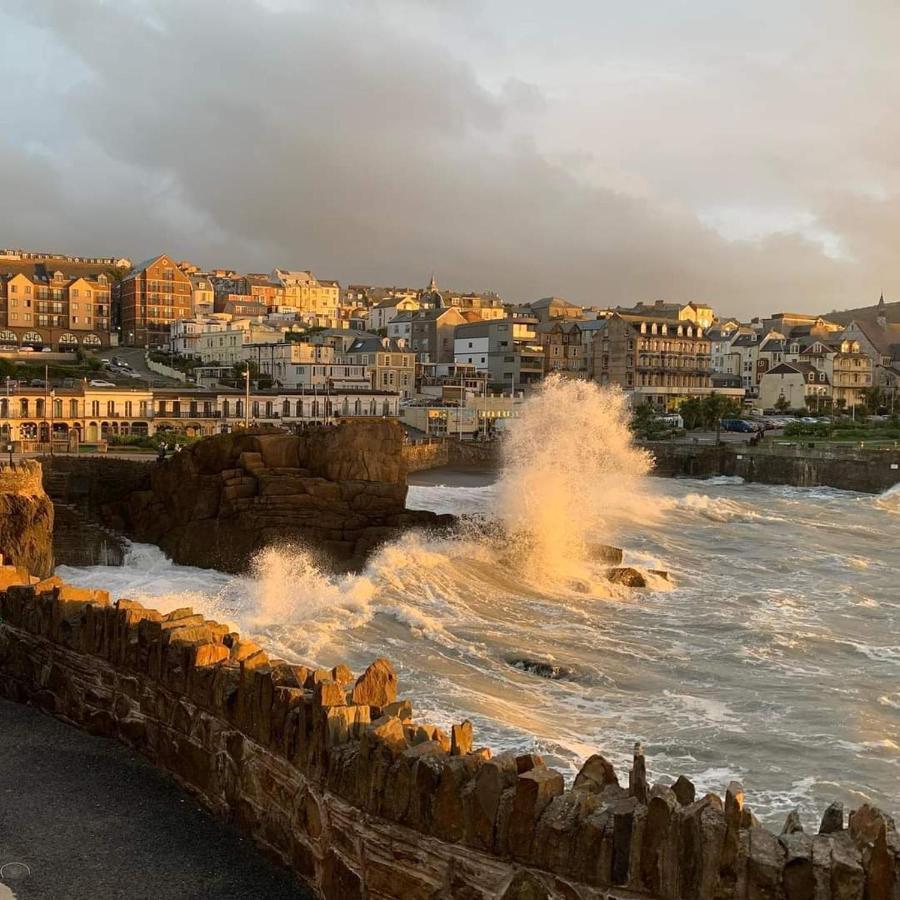 2 The View Apartments Ilfracombe - Seafront, Parking, Lift, Ev Buitenkant foto